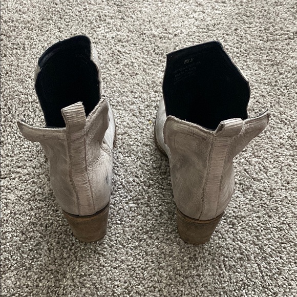 Women's Gray Ankle Boots - Picture 3 of 4